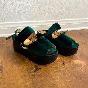 Women’s size 8 chunky platform sandal green velvet